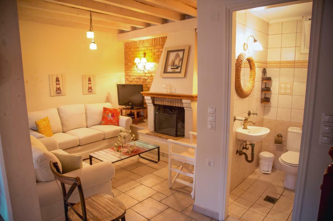 Traditional House In The Centre Of * Vasiliki (Lefkada)